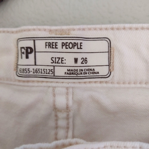 Free People high waisted fray Hem Frimge White jeans size.26 Distressed Cropped - Picture 6 of 13